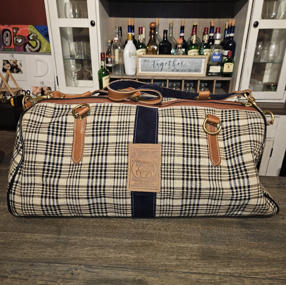 5/A Baker® Duffle Bag With Matching ORIGINAL 5/A Baker Blanket Wristlet Cosmetic - Picture 4 of 12